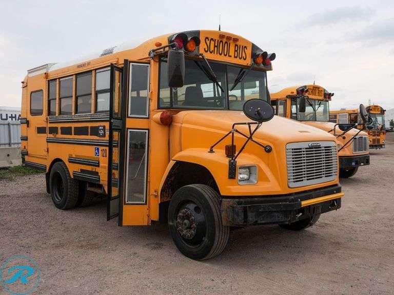 2004  Thomas  Freightliner  RWD  30-Passenger School Bus - Roller Auctions
