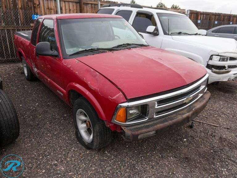 1997  Chevrolet  S10 LS  RWD - Roller Auctions