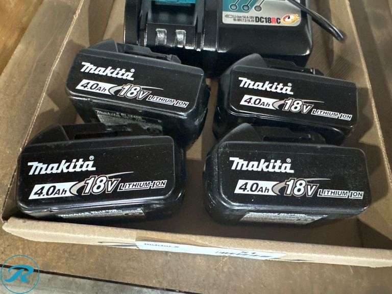 Makita DC18RC Charger With (4) BL1840B 18V 4.0Ah Batteries - Roller Auctions