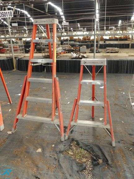 Louisville FT1006 6′ and FT1004 4′ Fiberglass Step Ladders, 300 Lb. Capacity - Roller Auctions