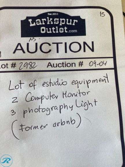 (5) Former Airbnb Lot of E-Studio equipment 3 Photography Light - Roller Auctions