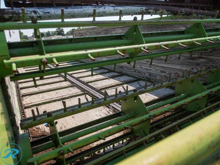 John Deere  Towable Heavy Duty  T/A Manure Spreader - Roller Auctions