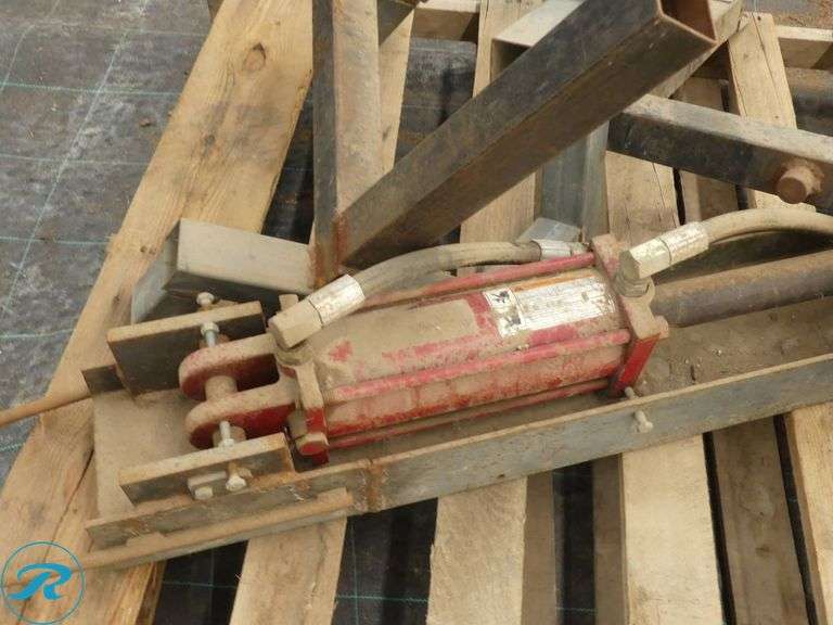 Hydraulic Metal Frame Assembly - Roller Auctions