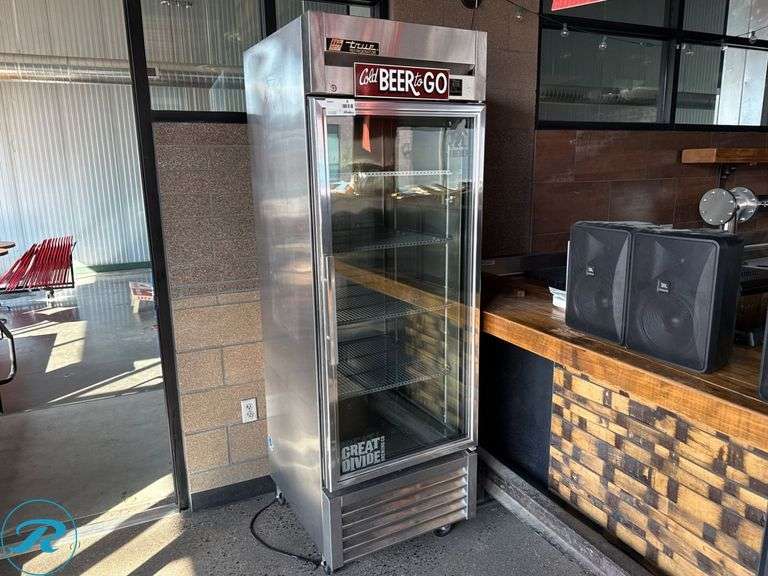 True TS-23G-LD Commercial Reach-In Glass Door Refrigerated Mercahndiser on Casters, 115V - Roller Auctions