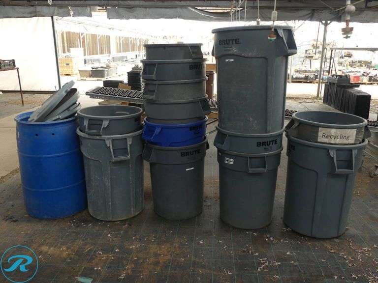 (13) Rubbermaid Brute Trash Containers With Lids - Roller Auctions