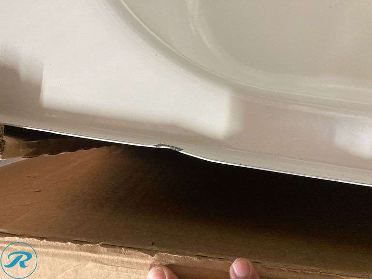(1) New- MAAX Pro Steel XD 30-in x 60-in White Porcelain Enameled Steel Rectangle Alcove Soaking Bathtub ( Right Drain ) (Total of 1)(some minor damage See Photos) - Roller Auctions