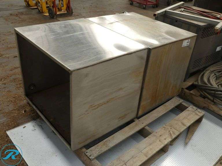 (2) Stainless Steel Mixing Tanks, 30″ x 24″ x 24″ - Roller Auctions