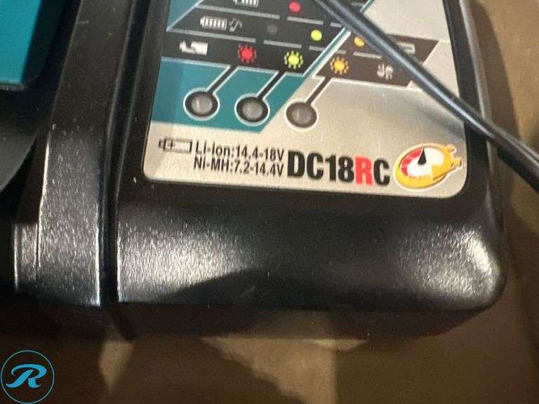 Makita DC18RC Charger With (4) BL1840B 18V 4.0Ah Batteries - Roller Auctions