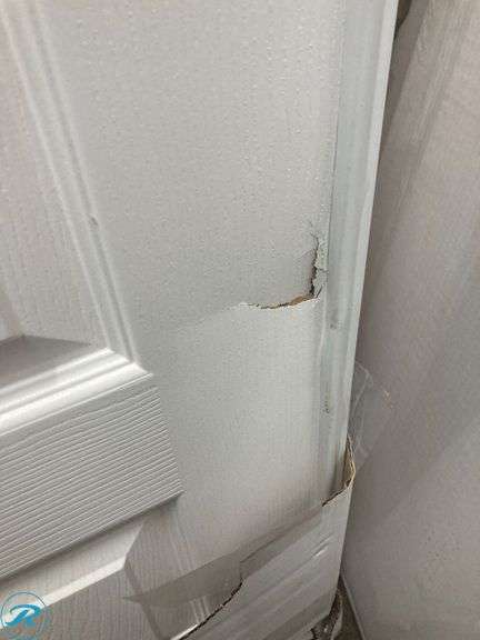 (8) New- Assorted Closet Doors (2 of the doors have damage see photos) - Roller Auctions