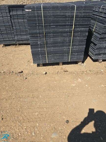 (4) Pallets of Plastic Greenhouse Benching, 4' x 2' Approx (100) Per Pallet - Roller Auctions