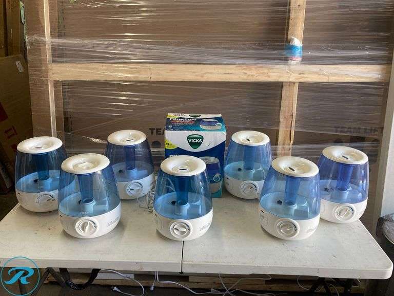 (8) Filter free vicks cool mist humidifier 1.2 gallon capacity - Roller Auctions