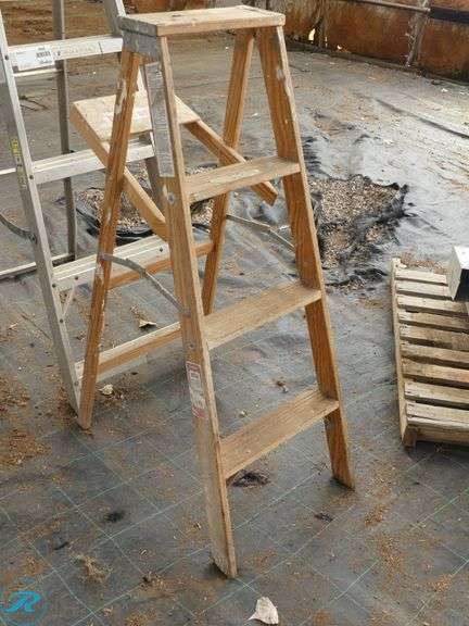 (2) Step Ladders: Werner 6′ Aluminum Ladder and 4′ Wooden - Roller Auctions