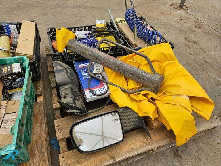 (3) Pallets of Automotive Filters, Fluids, Belts, Wiper Blades, and Miscellaneous Parts - Roller Auctions