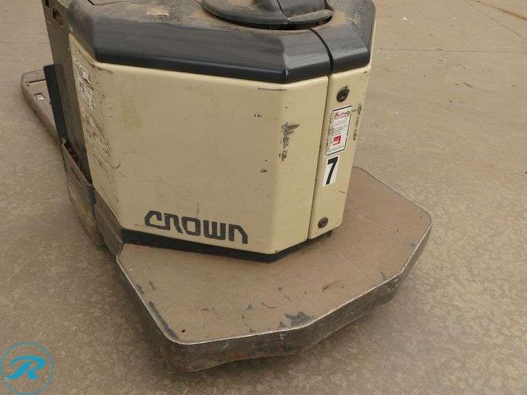 2002  Crown  PE3540-60  Electric Pallet Jack - Roller Auctions