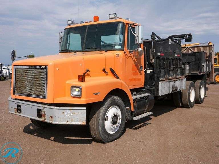 1997  Volvo  Conventional  T/A Asphalt Patch Truck