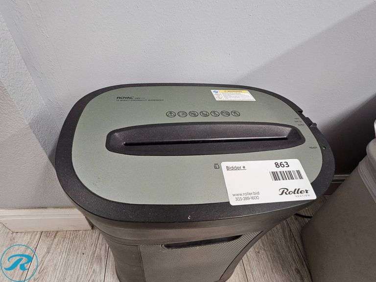 Royal HG12X 12-Sheet Crosscut Shredder - Roller Auctions