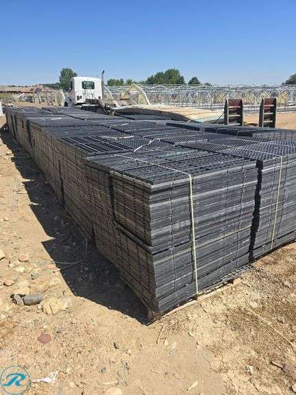 (4) Pallets of Plastic Greenhouse Benching, 4' x 2' Approx (100) Per Pallet - Roller Auctions