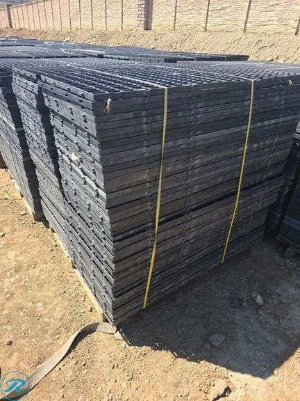 (4) Pallets of Plastic Greenhouse Benching, 4' x 2' Approx (100) Per Pallet - Roller Auctions