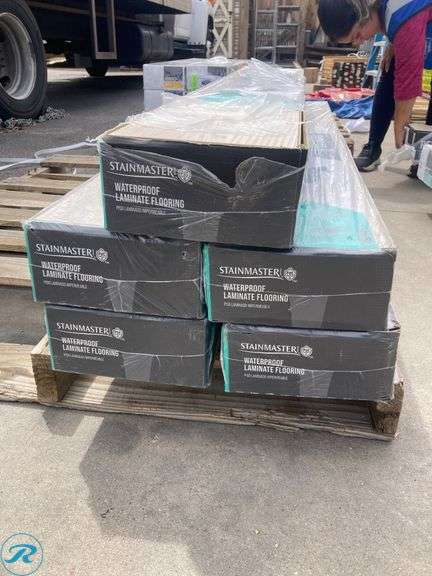 (5) New- STAINMASTER PetProtect Lafayette Chestnut 12-mm T x 7-1/2-in W x 50-in L Waterproof Laminate Flooring ( 23.69-sq ft / Carton ) (total of 118.45 sq ft total) - Roller Auctions
