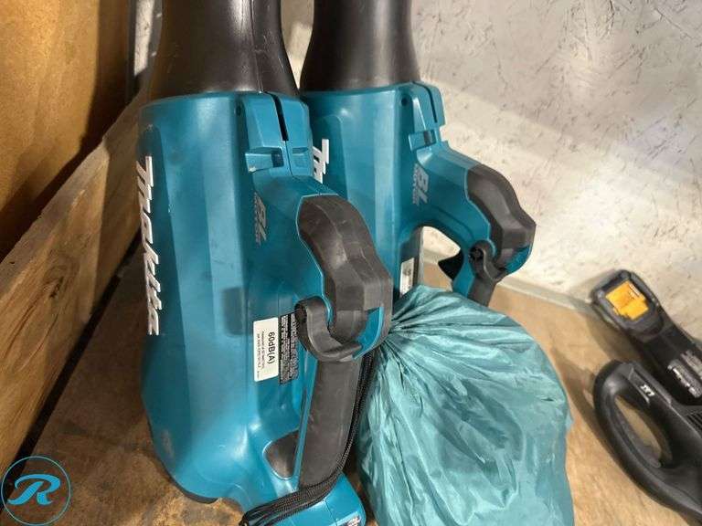 (2) Makita XBU03 18V Blowers - Roller Auctions