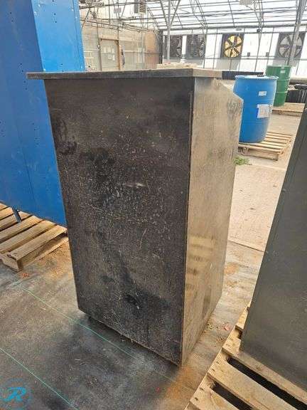 Metal Storage Cabinet on Casters - Roller Auctions