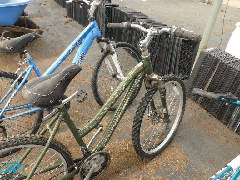 (3) Mountain Bikes Including Huffy, Roadmaster, and Schwinn - Roller Auctions