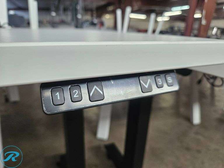 ESI Triumph LX60 Electric Height-Adjustable Desk with 24″ Undermount Power Strip, 60×30 Inches - Roller Auctions