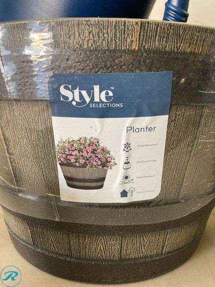 (6) New- Assorted Garden Set (4) Planters Different Sizes (2) 2-gallon blue/mate plastic watering cans (total of 6 items See Photos) - Roller Auctions