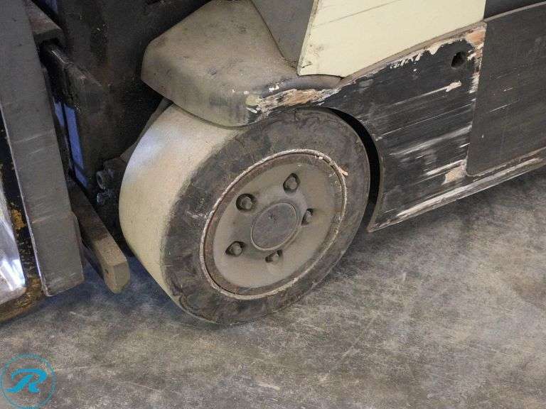 Crown RC5545-40 Stand-On Forklift - Roller Auctions