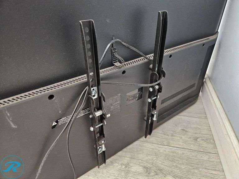 JVC LT-50MAW595 50-Inch LED Roku TV with Wall Mount - Roller Auctions