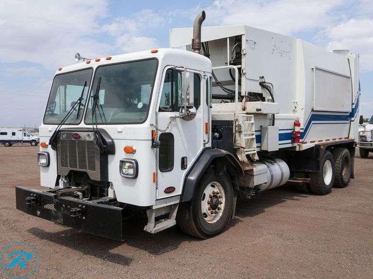 2019  Peterbilt  520  T/A  Trash Truck