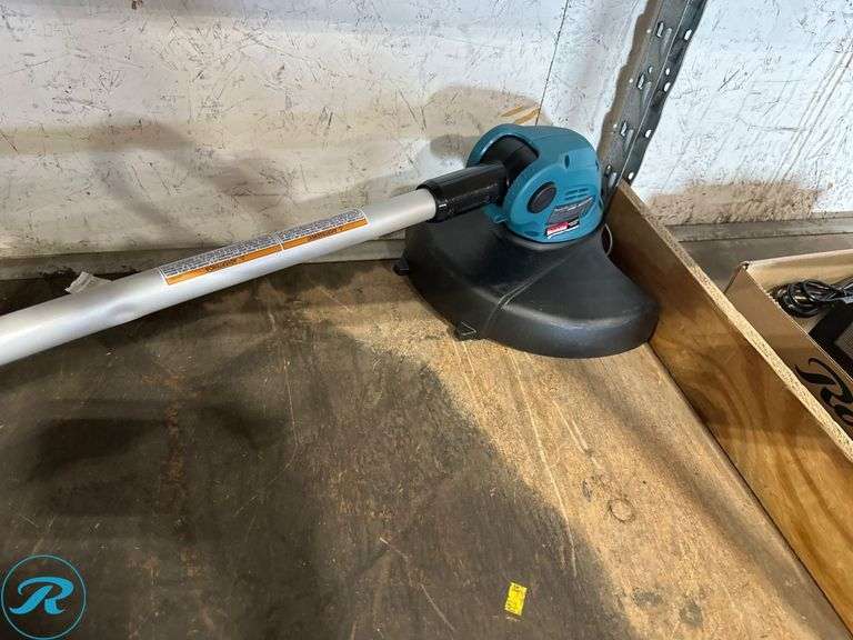 Makita XCU06 Chainsaw and XRU02 String Trimmer, 18V (Chainsaw Missing Bar) - Roller Auctions