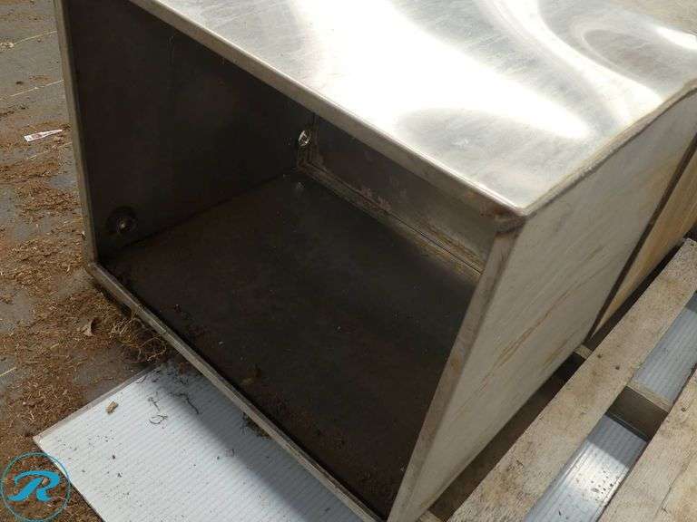 (2) Stainless Steel Mixing Tanks, 30″ x 24″ x 24″ - Roller Auctions