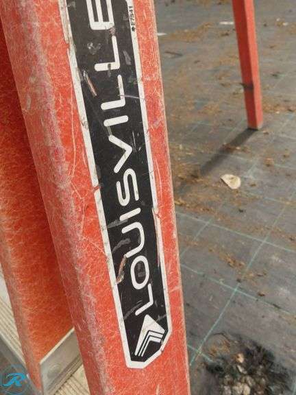 Louisville FT1006 6′ and FT1004 4′ Fiberglass Step Ladders, 300 Lb. Capacity - Roller Auctions