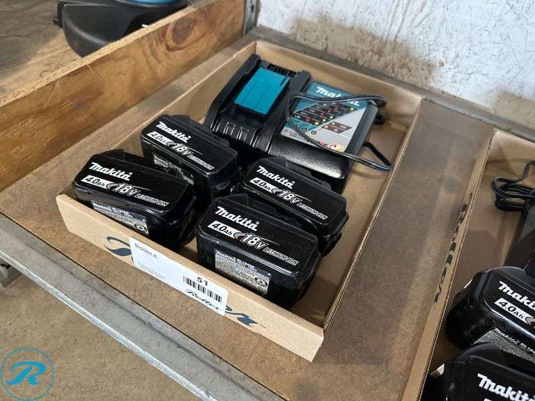 Makita DC18RC Charger With (4) BL1840B 18V 4.0Ah Batteries