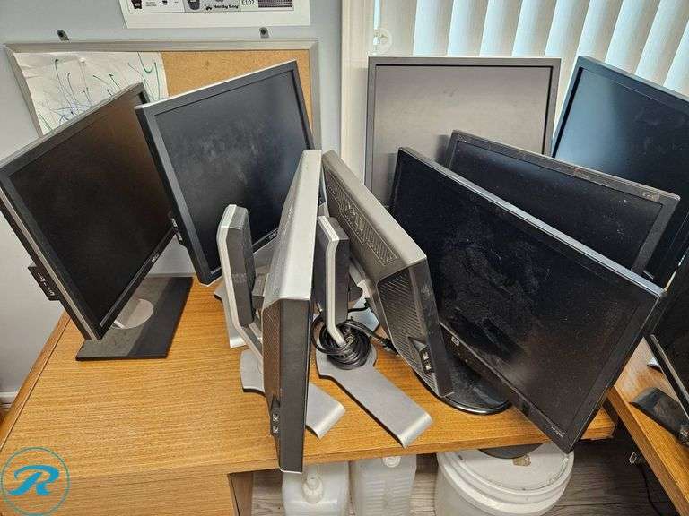 (30) Mixed Dell and HP Computer Monitors - Roller Auctions
