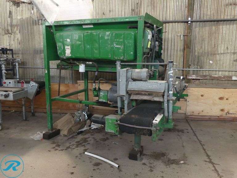 Hydraulic Belt Driven Manual Flat Filler, 105" x 90", 11" Belt - Roller Auctions