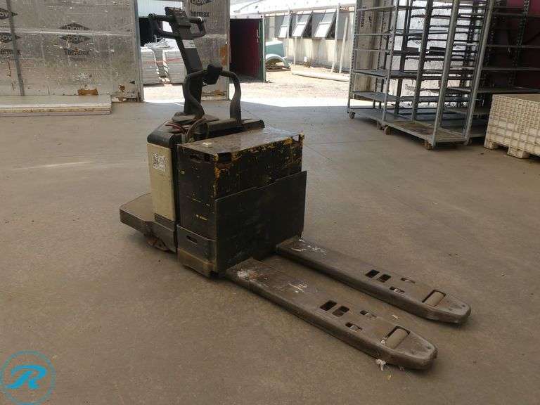 2002  Crown  PE3540-60  Electric Pallet Jack - Roller Auctions