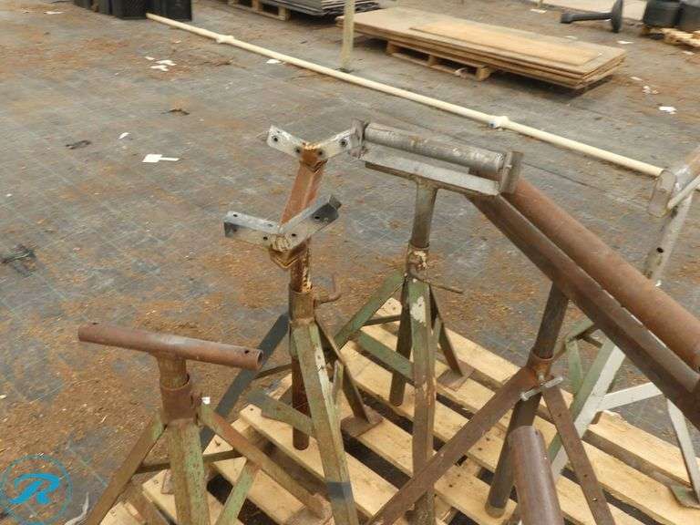 Pallet of Adjustable Steel Pipe Stands with Rollers - Roller Auctions