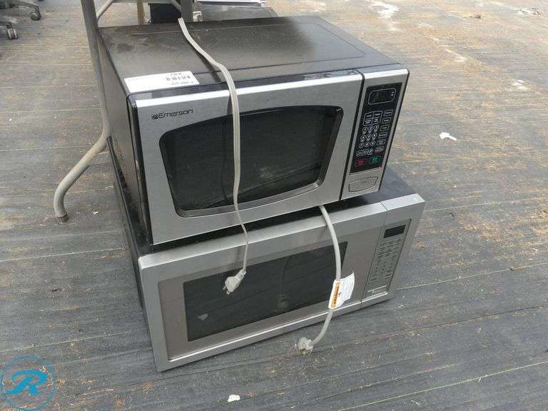 (2) Household Microwaves - Roller Auctions