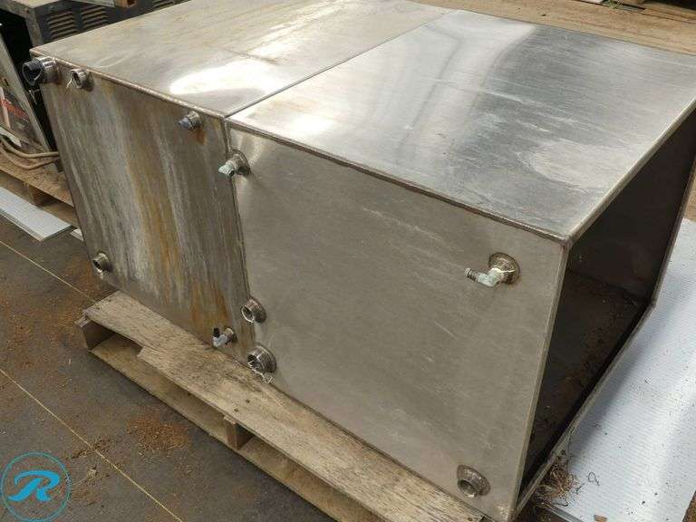 (2) Stainless Steel Mixing Tanks, 30″ x 24″ x 24″ - Roller Auctions