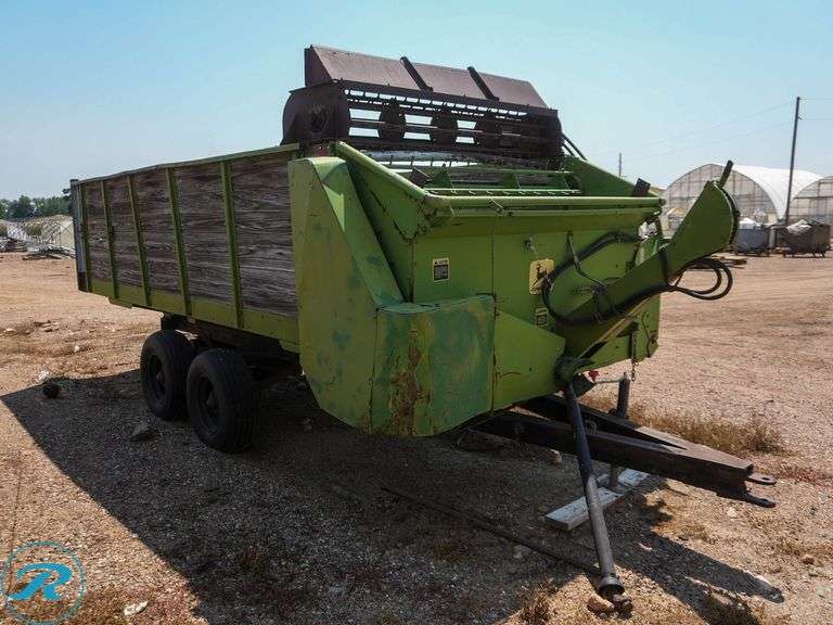 John Deere  Towable Heavy Duty  T/A Manure Spreader - Roller Auctions