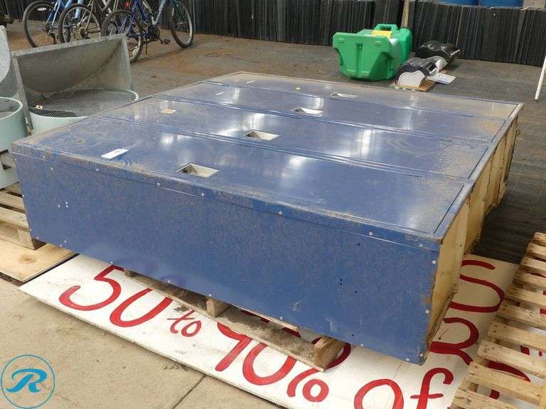 4-Bay Locker Unit - Roller Auctions