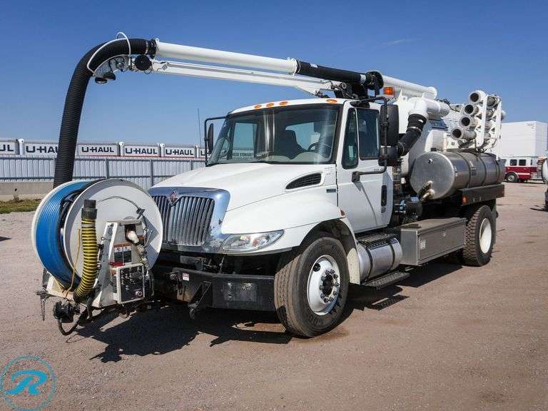 2008  International  4300   S/A Vacuum Truck