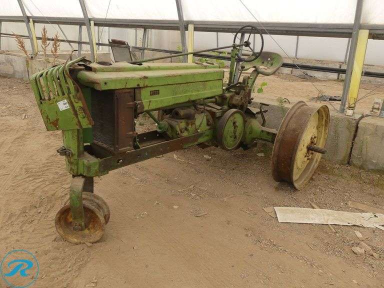 John Deere Model H Tractor (Does Not Run, Missing Tires)