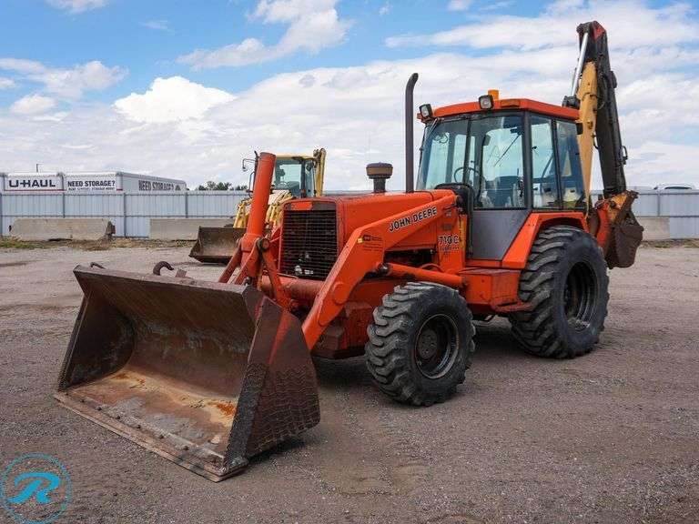 1990  John Deere  710C  4WD Loader/Backhoe