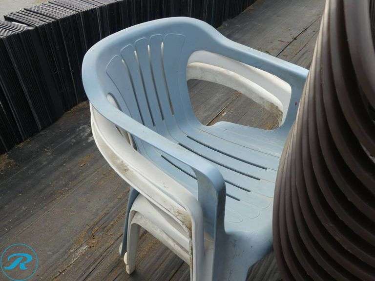 (20) Plastic Stacking Outdoor Chairs - Roller Auctions