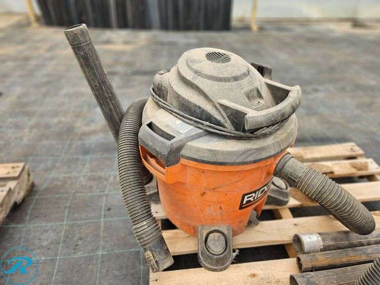 (2) Wet-Dry Vacuums, Dirt Devil Wet-Dry Plus 16-Gallon and Ridgid - Roller Auctions