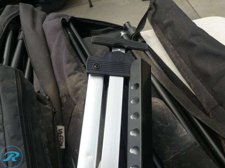 Ohuhu Easels, Camera Tripod and Brackets - Roller Auctions