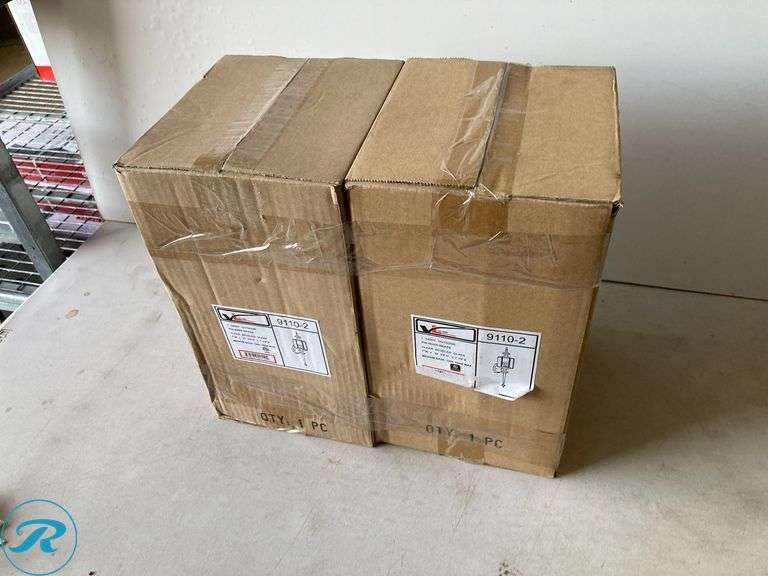 (2) New- Volume Lighting 1 -Light 26.75-in H Polished Brass Hardwired Outdoor Wall Light (total of 2) - Roller Auctions